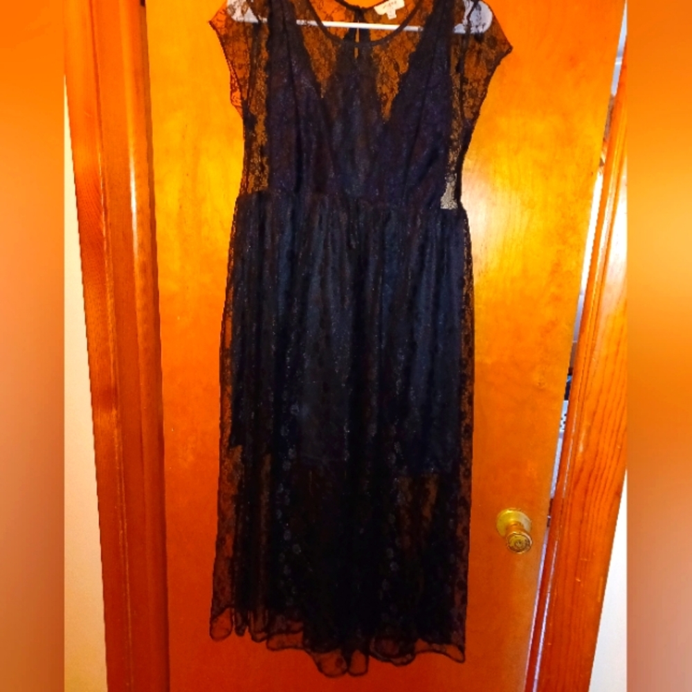 Black Umgee lace dress with v neck sz small